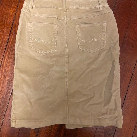 St. Johns Bay Tan Skirt Size 4 - Picture 7 of 8